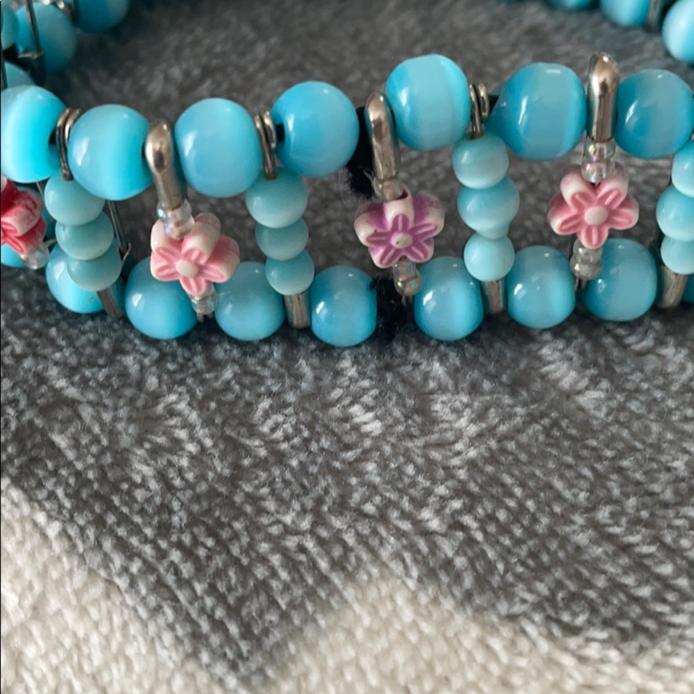 Bracelets blue beads stretch safety pin - Picture 4 of 5